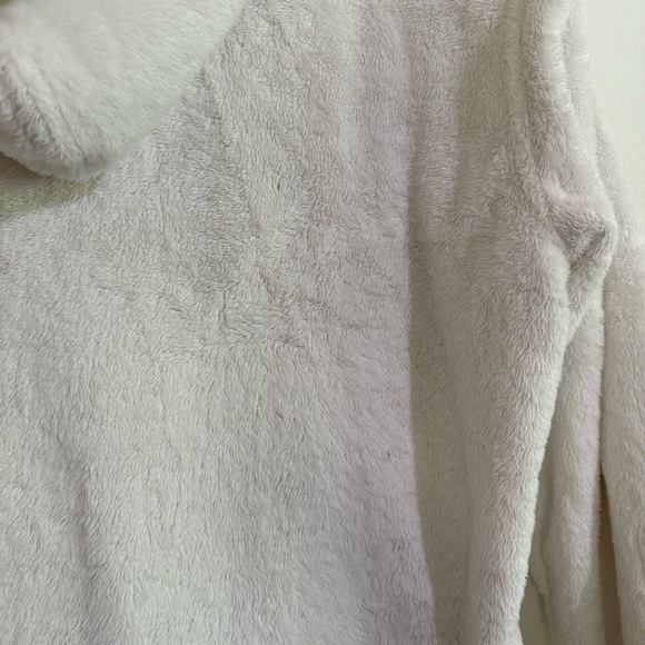 Women’s LThe North Face Women's White and Gray Teddy Jacket: adventure outdoors - Picture 9 of 14